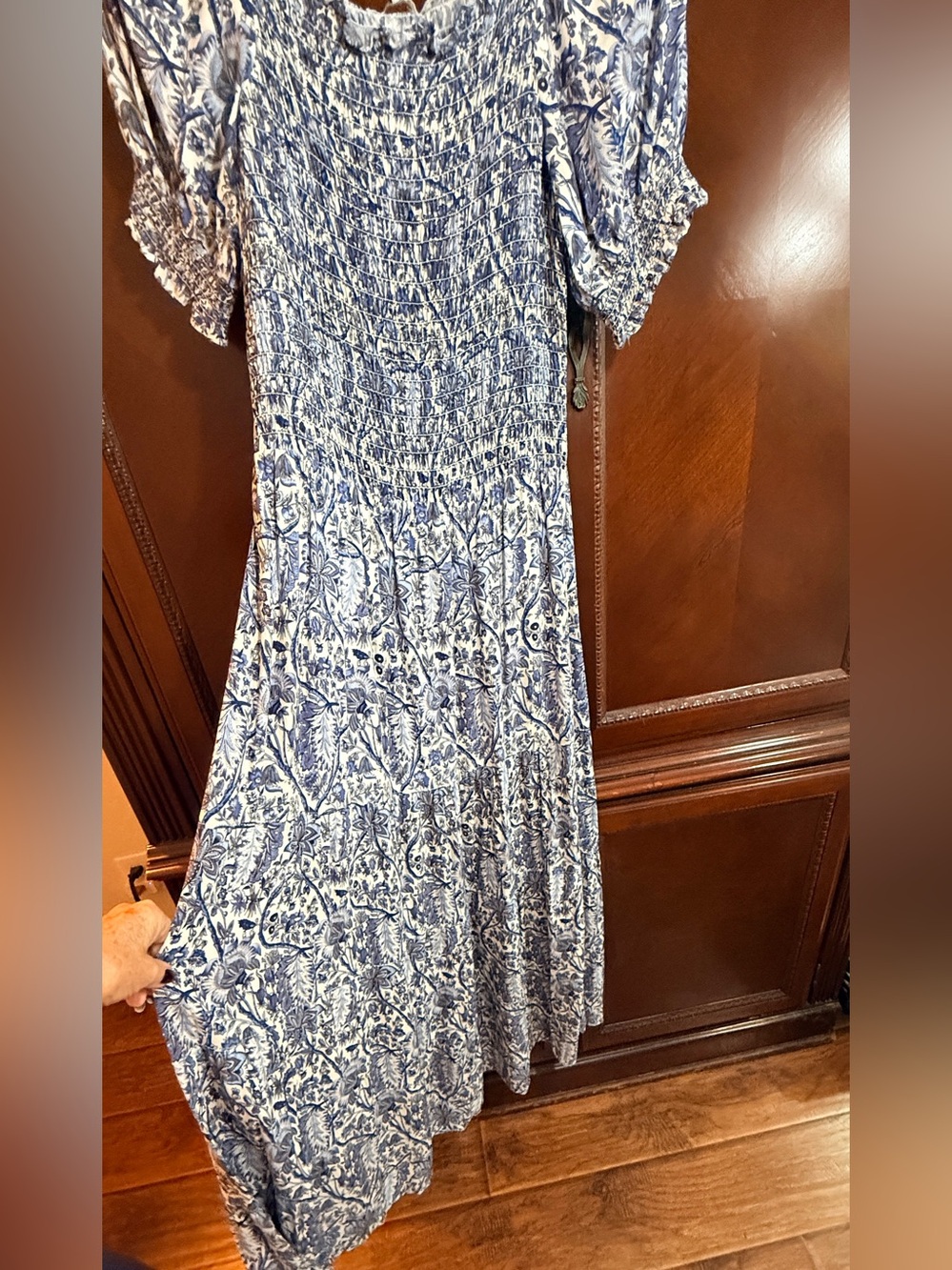 Max Studio Chinoiserie (Asian art)
Floral short sleeve Smocked Maxi Dress
Large - Picture 7 of 11